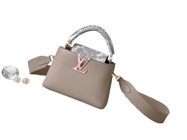 Sac à main Capucines Mini M21165 en cuir Taurillon avec détails en cuir de serpent et boucle coquillage