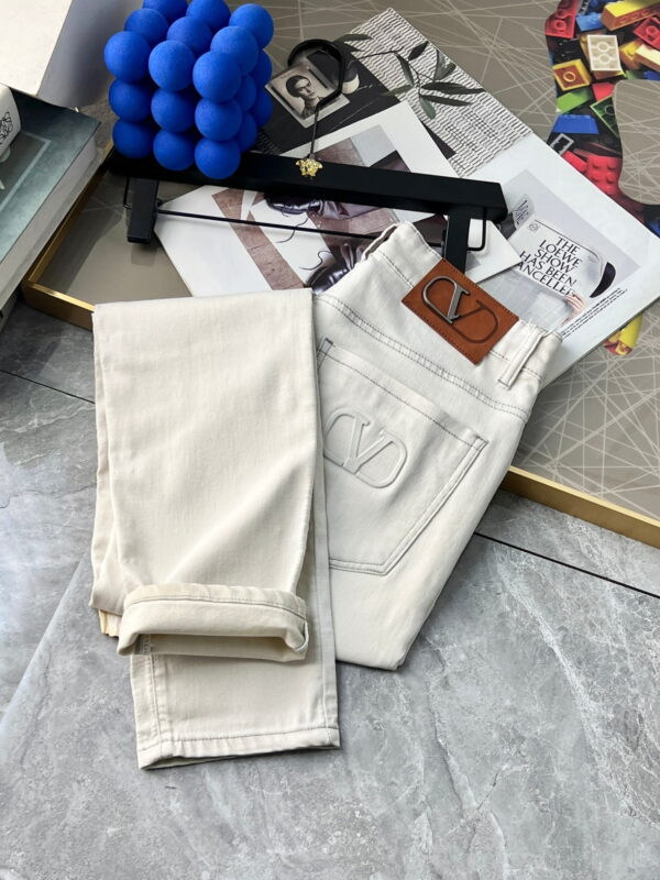 Jeans Valentino Homme – Nouvelle Collection Printemps-Été 2023 – Élégant et Tendance – Tailles 29-38