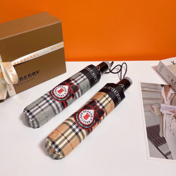 BURBERRY: Élégance Artistique et Protection UV Supérieure