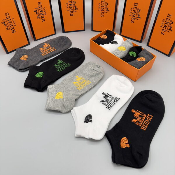 Nouveau chez HERMES: Chaussettes Courtes de Qualité Supérieure – Une merveilleuse idée cadeau