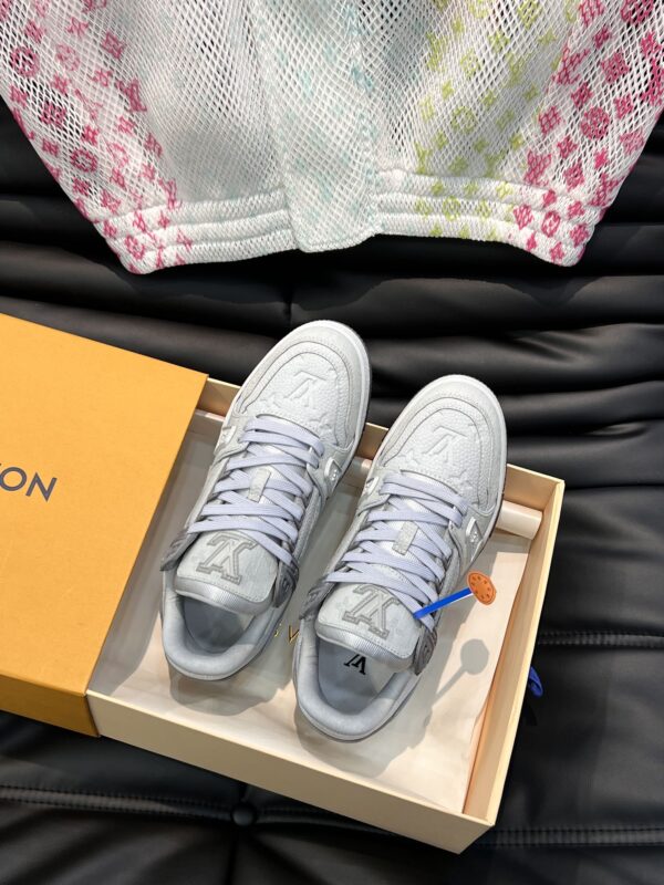 LV Trainer – Édition spéciale de baskets délavées à gradient