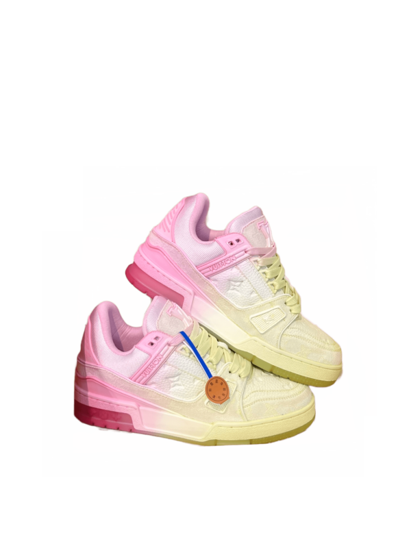 Louis Vuitton TRAINER – Édition spéciale femme en cuir teinté à l’eau et dégradé.