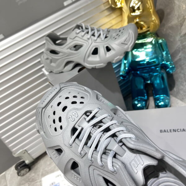 BALENCIAGA | Nouvelles Sandales Parisiennes