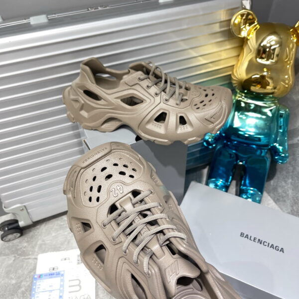 BALENCIAGA | Nouveaux Sandales de Paris