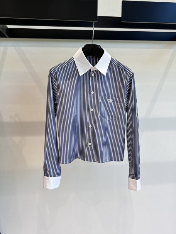 Celine | Chemise à Manches Longues à Rayures avec Broderie de l’Arc de Triomphe – Nouvelle Collection Printemps/Été