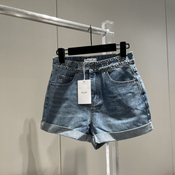 Celine | Shorts en Jean avec Clous en Forme d’Arc de Triomphe – Nouveauté du Début de l’Automne