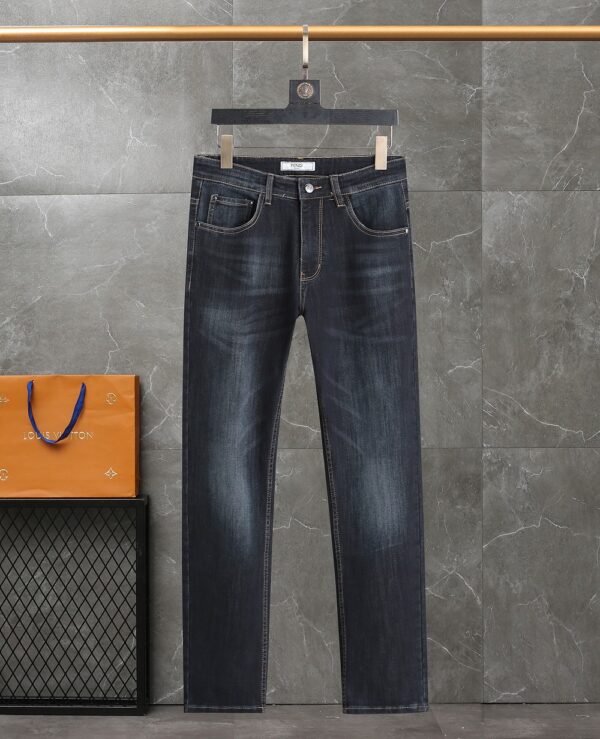 Nouvelle Collection FENDI – Jeans pour Hommes, Modèle Ultra Personnalisé, Fabriqués avec Soins et Précision