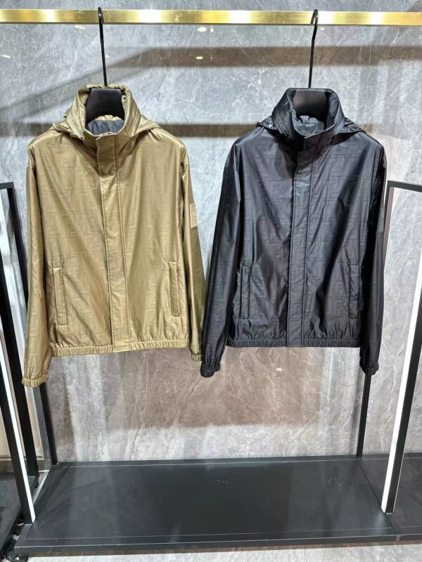 Nouvelle veste Fendi Automne/Hiver 2023: L’Harmonie Parfaite entre Classique et Personnalisation