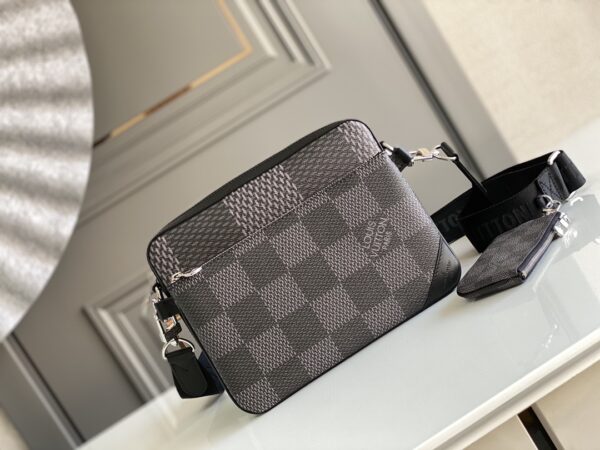 Ensemble Trio Louis Vuitton M50017 – L’Élégance du Monogram Eclipse