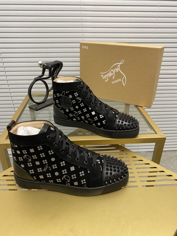 Baskets Montantes Christian Louboutin (CL avec Semelle Rouge) – Série Spéciale à Clous, pour Couples – Prix d’Usine