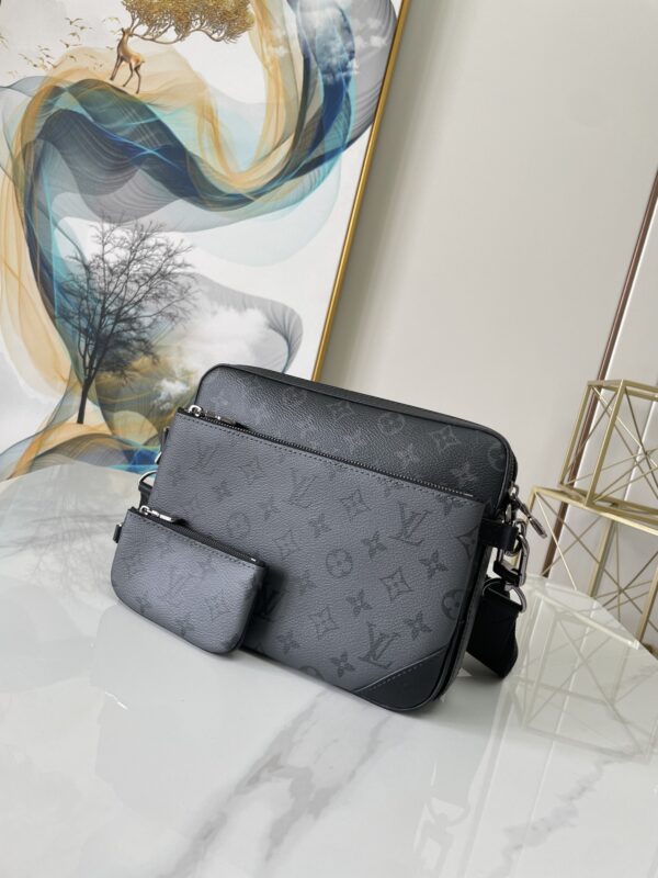 Ensemble Trio Homme Louis Vuitton M69443 – Élégance Noire en Trois Pièces