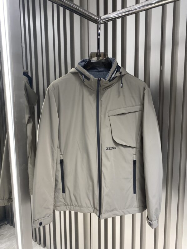 Zegna – Manteau en coton à capuche d’automne/hiver, avec capuche rétractable et trois poches zippées, Collection Nouvelle