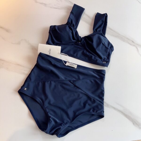 Celine – Maillot de Bain Deux Pièces Élégant avec Haut à Bretelles et Shorty
