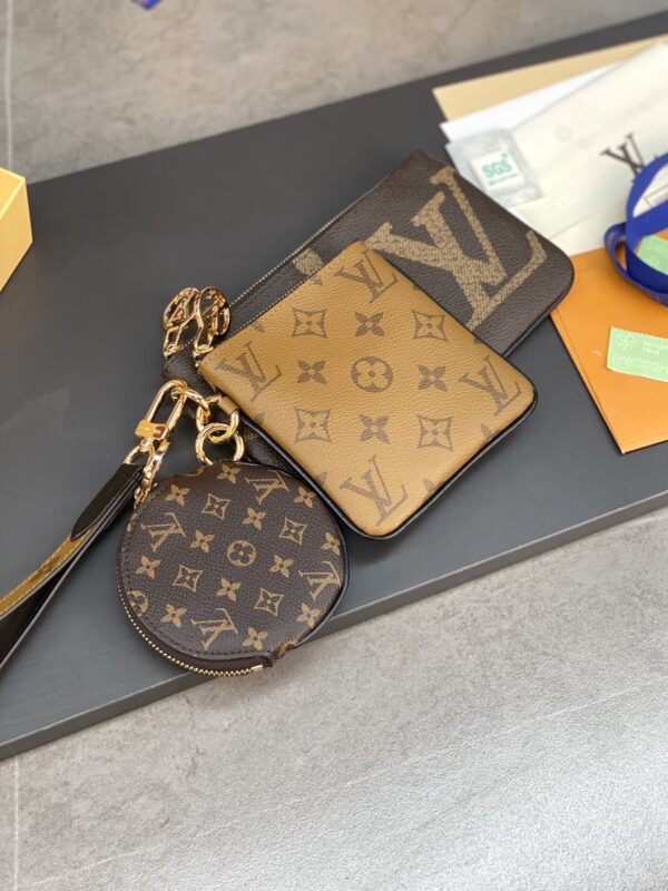 Ensemble de Pochettes Louis Vuitton Monogram – Élégance Polyvalente