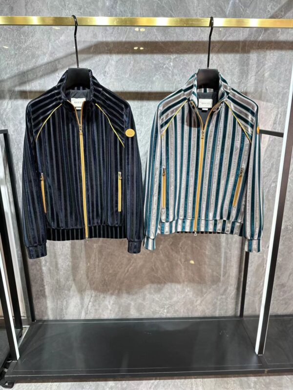 Veste en Velours GUCCI 2023 Automne/Hiver – Élégance Originale et Confort Absolu!