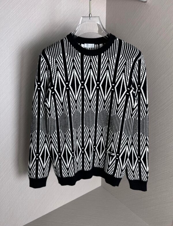 Pull tendance à col rond DIOR de la collection automne-hiver 2023: le nec plus ultra de l’élégance!