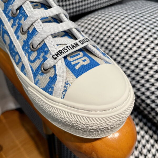Sneakers Dior 2023 – Fusion d’Artisanat Italien et de Tendance Moderne, Disponibles en Plusieurs Couleurs!