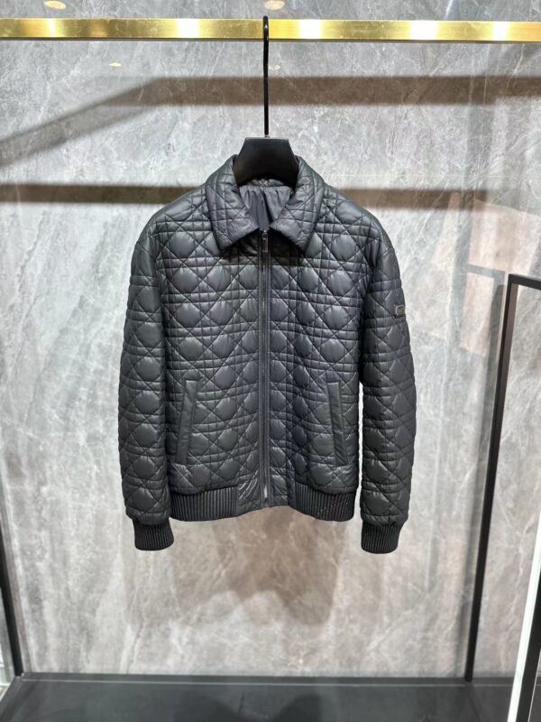 T-shirt à Capuche Prada pour Homme: Élégance Décontractée