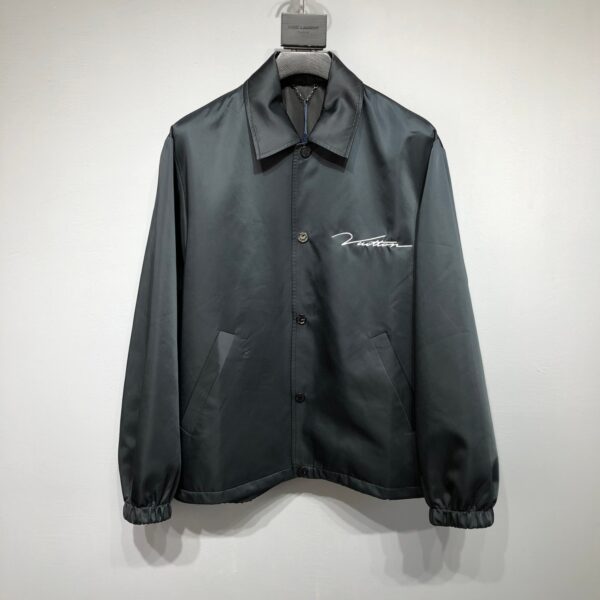 Veste Coach LOUIS VUITTON à Imprimé Colombe de la Paix – Collection Automne/Hiver 2023