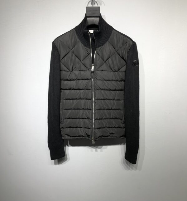 MONCLER Nouvelle Collection Automne-Hiver 2022: Veste légère en duvet et laine tricotée