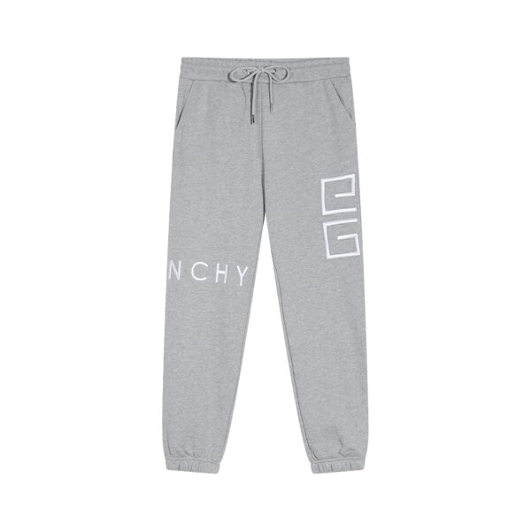 Pantalon de survêtement GIVENCHY avec cordon de serrage et broderie du logo emblématique, confectionné en coton molletonné pour un confort exceptionnel.