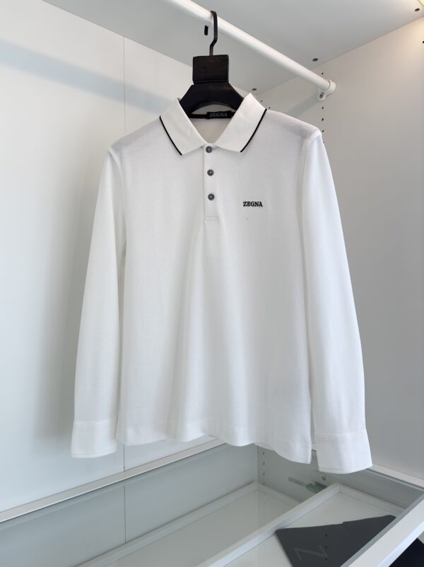 Zegna 2023 Automne: Polo Classique Polyvalent pour Affaires et Loisirs – Le Choix Élégant d’une Tenue Décontractée et Tendance