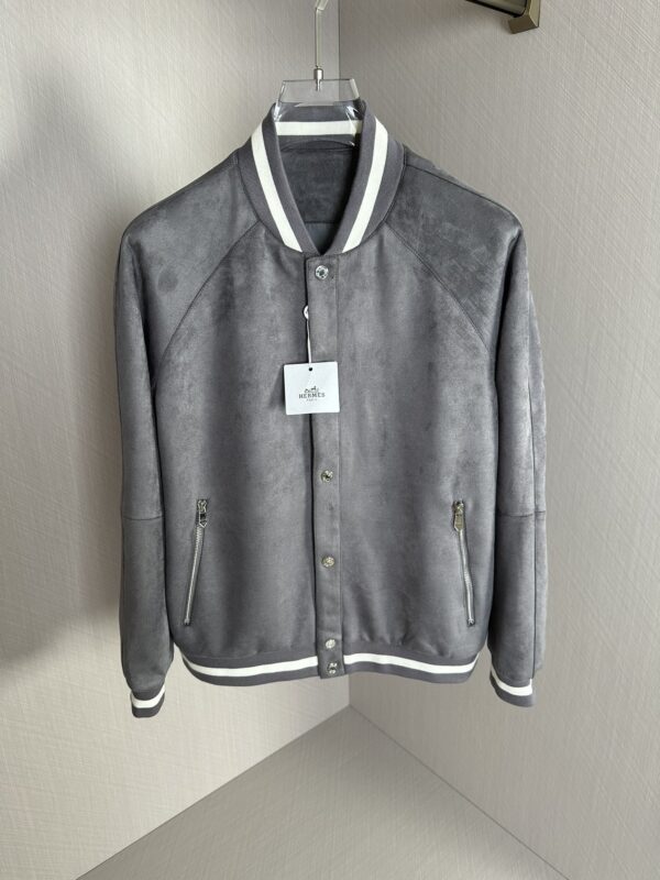 Veste pour Homme Hermès Automne-Hiver 2023: Élégance intemporelle alliée à un style décontracté, un incontournable de la saison