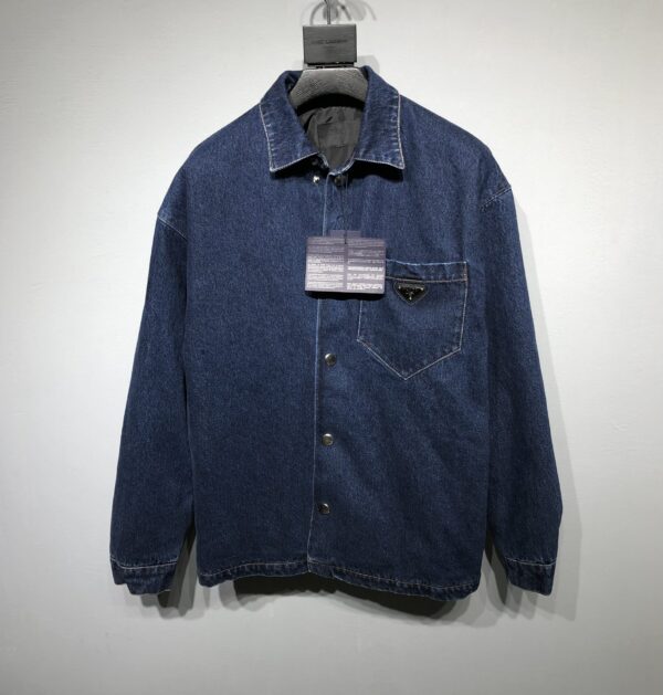 Veste en Jean Triangulaire PRADA – Collection Automne-Hiver 2023