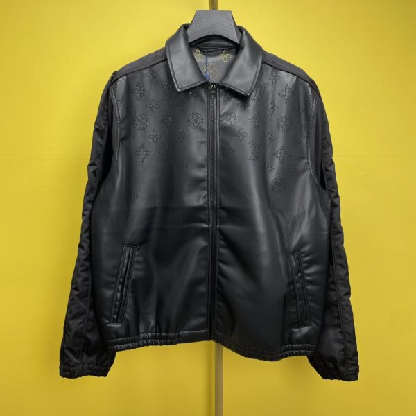 Louis Vuitton Nouveau Blouson en Similicuir à Col en Dentelle à Trois Fleurs Perforées