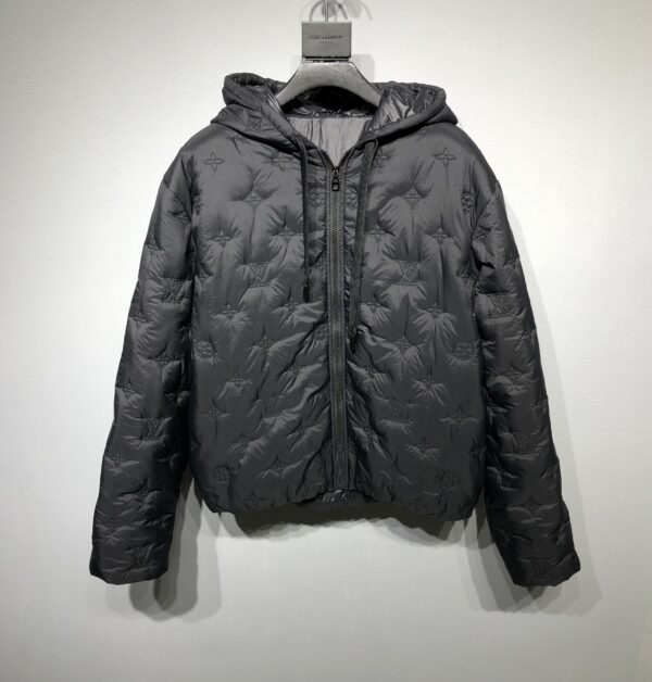 LOUIS VUITTON Nouvelle Veste en Coton à Capuche et à Taille Cintrée avec Monogramme Stitché