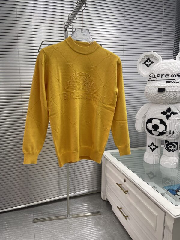 Pull en laine de mérinos pour homme 2023 de Versace – Édition Automne/Hiver