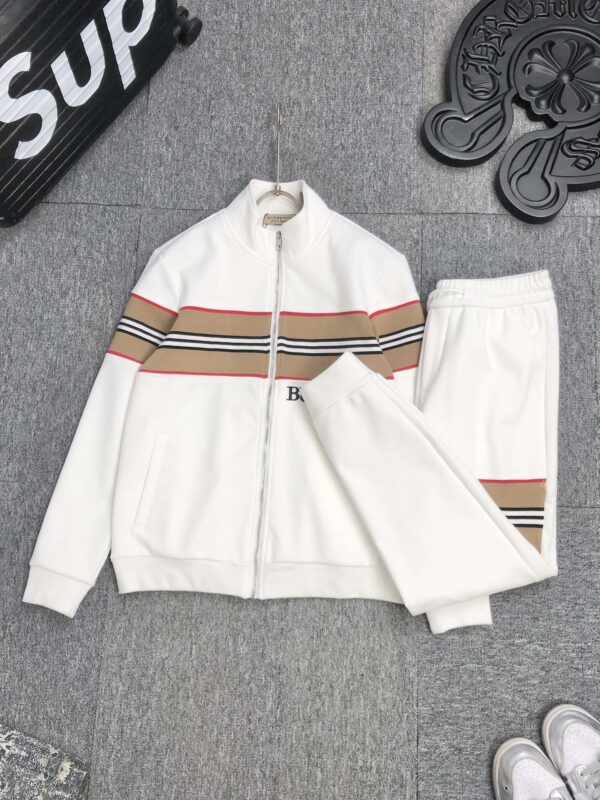 Ensemble Décontracté Burberry 2023 Automne-Hiver: L’Élégance de la Mode Repensée!