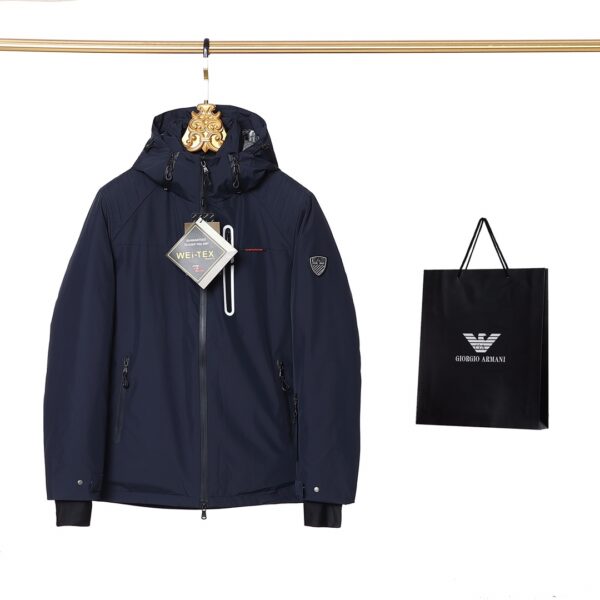 Doudoune Armani Automne-Hiver 2023 – Fusion de Haute Technologie Thermique et de Style