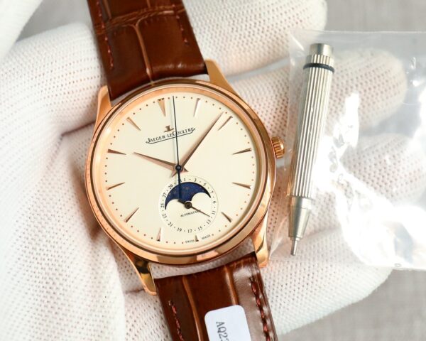 La montre Jaeger-LeCoultre Master Moonphase
