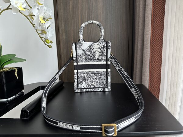 Nouvelle Collection de Housses pour Téléphones: L’Adorable Tote Mini Vertical