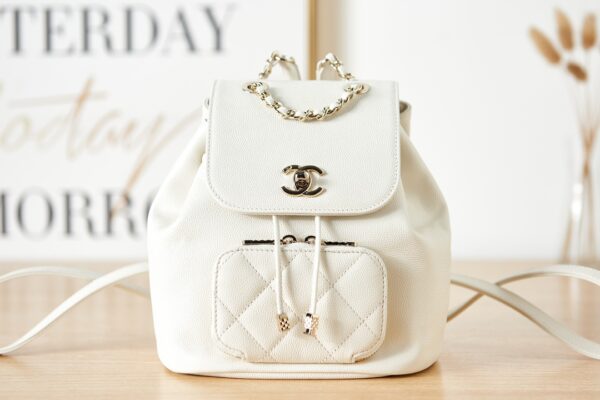 Chanel – Sac à Dos de Luxe avec Chaîne Dorée