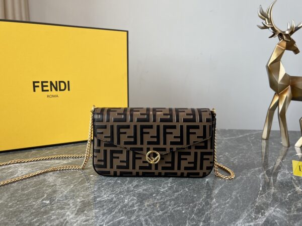 Sac Polyvalent 3-en-1 à Chaîne: Élégance et Praticité en Un