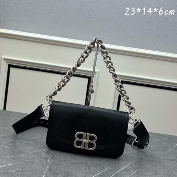 Balenciaga Soft: Luxe et Polyvalence en Nouveauté