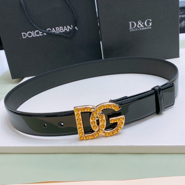 Ceinture Dolce &Gabbana DG avec Logo en Cristaux – Cuir de Veau Noir, Boucle à Point de Fermeture