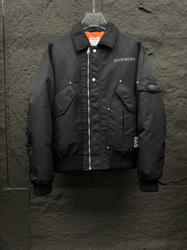 Givenchy: Nouvelle Collection Automne-Hiver – Manteau en Duvet Élégant