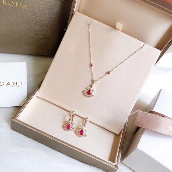 Boucles d’Oreilles Bvlgari Diva en Argent Pur avec Diamants Rouges – Modèle A1657