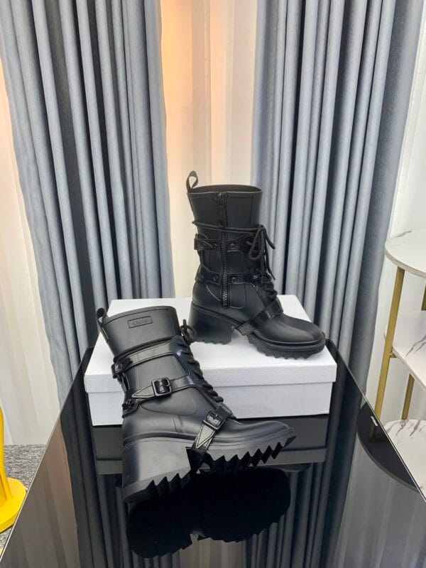 Chaussures de pluie en laine d’agneau “Chloe – Nouvelle Collection avec Logo Original et Confort Exceptionnel