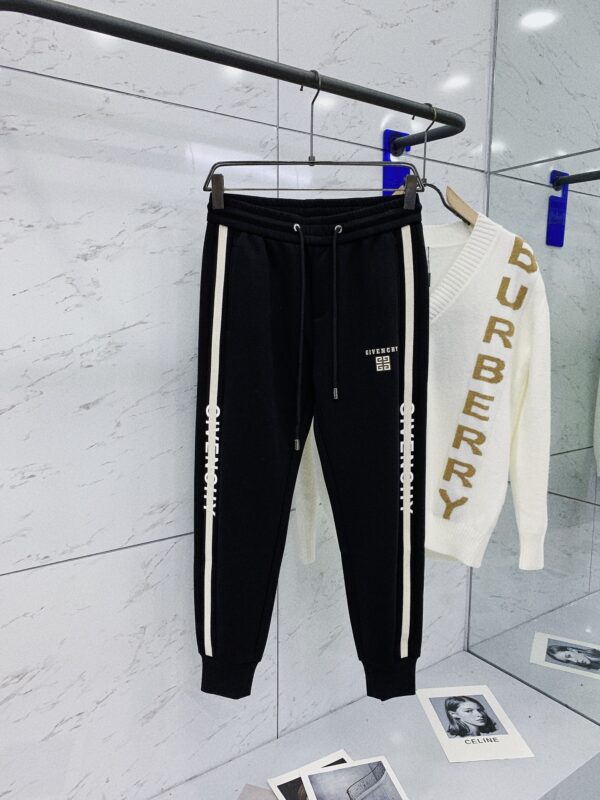 Givenchy 2023 Automne-Hiver: Pantalon de Jogging Go – Confort et Style Décontracté