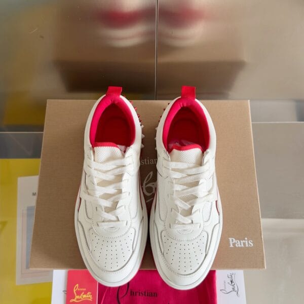 Christian Louboutin Astroloubi: Sneakers de Luxe avec Clous Rouges, un Mélange Sublime de Rétro et de Sport
