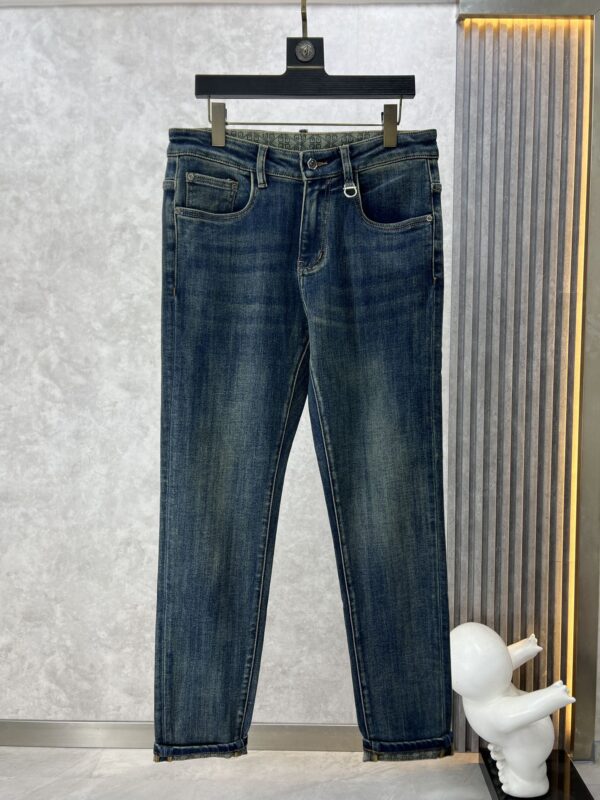 Givenchy Automne-Hiver: Jean Stretch de Haute Qualité – Élégance et Confor