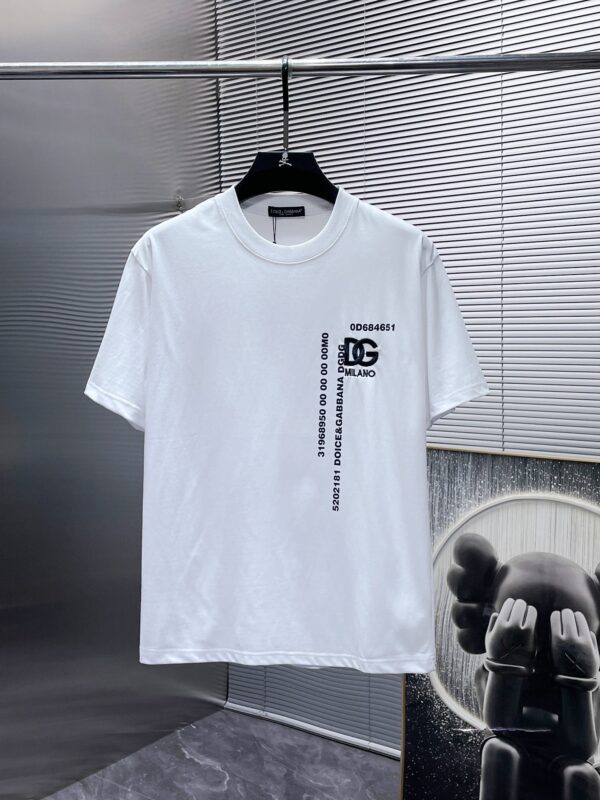 T-shirt Dolce & Gabbana DG 2024: Élégance Décontractée au Sommet du Luxe