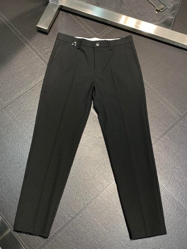 Élégance Décontractée: Nouveau Pantalon Gucci Exclusif 2023 – Confort et Style Haut de Gamme