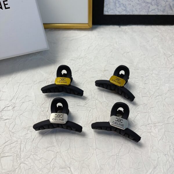 Élégance Moderne avec les Clips Celine – Le Nouveau Logo Redéfinit la Tendance Coréenne