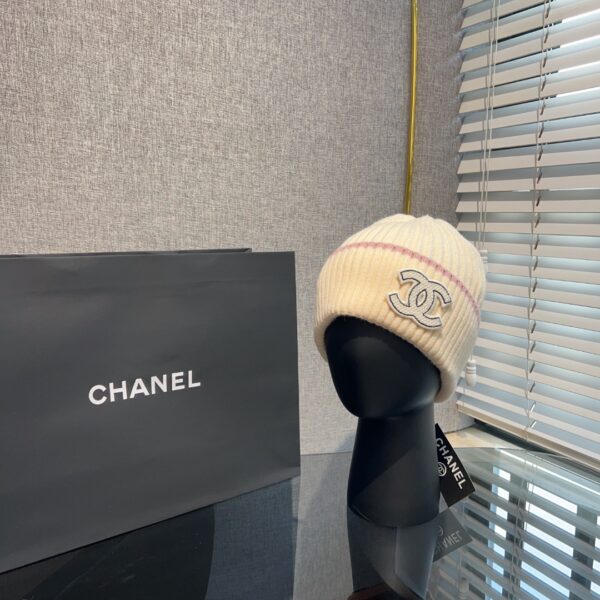 Les Incontournables de l’Automne/Hiver: Les Bonnets Tricotés Tendance!