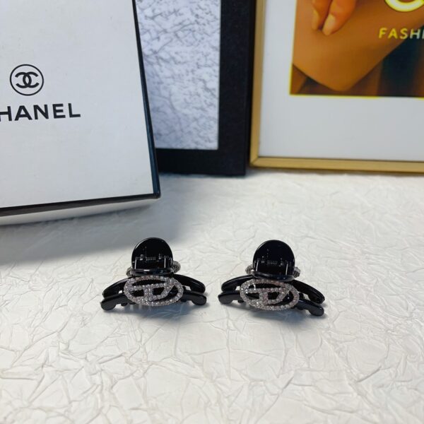 Style Éclatant avec les Clips Diesel – La Tendance des Clips Coréens Incontournables